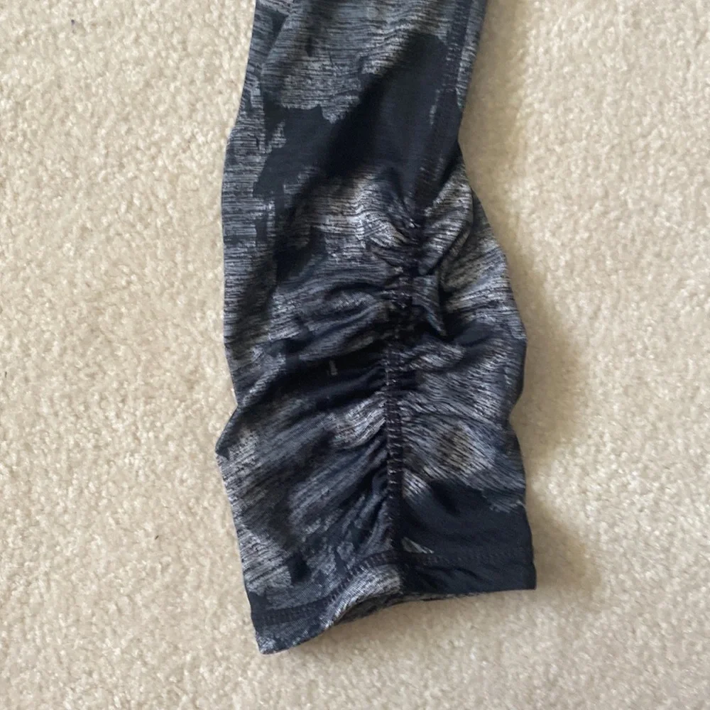 GAIAM Reversible Capris - Picture 3 of 8